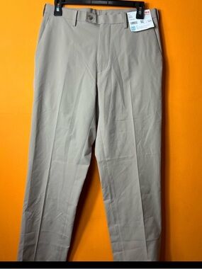 New w/Tags Uniqlo Men's Chinos in Light Tan